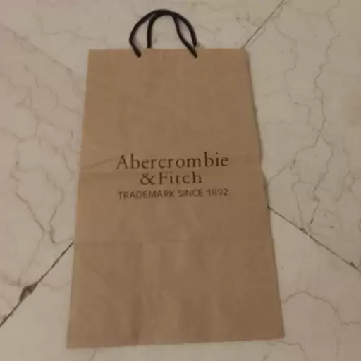 ساک پاکت کادویی هدیه کرم قهوه ای گوزن  ابعاد 24 در 40  هدیه مقوایی دسته دار کادو ساک دستی Abercrombie and fitch