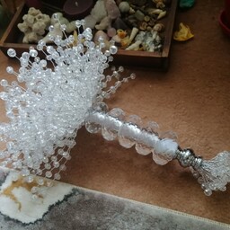 دسته گل عروس ساخته شده از کریستال با دسته ی شیشه ای خاص و زیبا دست ساز
