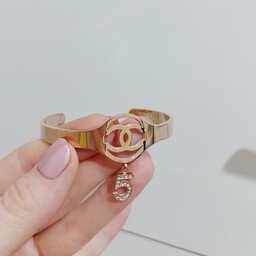 دستبند زنانه رنگ ثابت های چنل در دو رنگ نقره ای و رزگلد با رنگ ثابت و حک شده مارک اصل  با کیفیت عالی