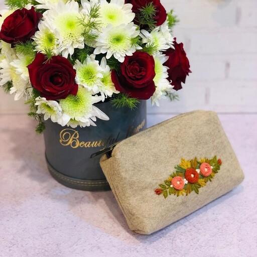 کیف لوازم آرایش نمدی گل دوزی دست در رنگ بندی و طرح های متفاوت 