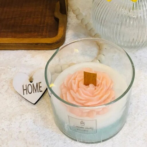 شمع شیشه ای معطر گلدار در رنگ بندی 