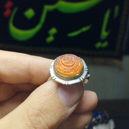 انگشتر نقره ،عقیق یمن پرتقالی.رکاب دست ساز.حکاکی شده.وسط ذکر شریف(یا مهدی).دور کار(بقیه الله خیر لکم ان کنتم مؤمنین)