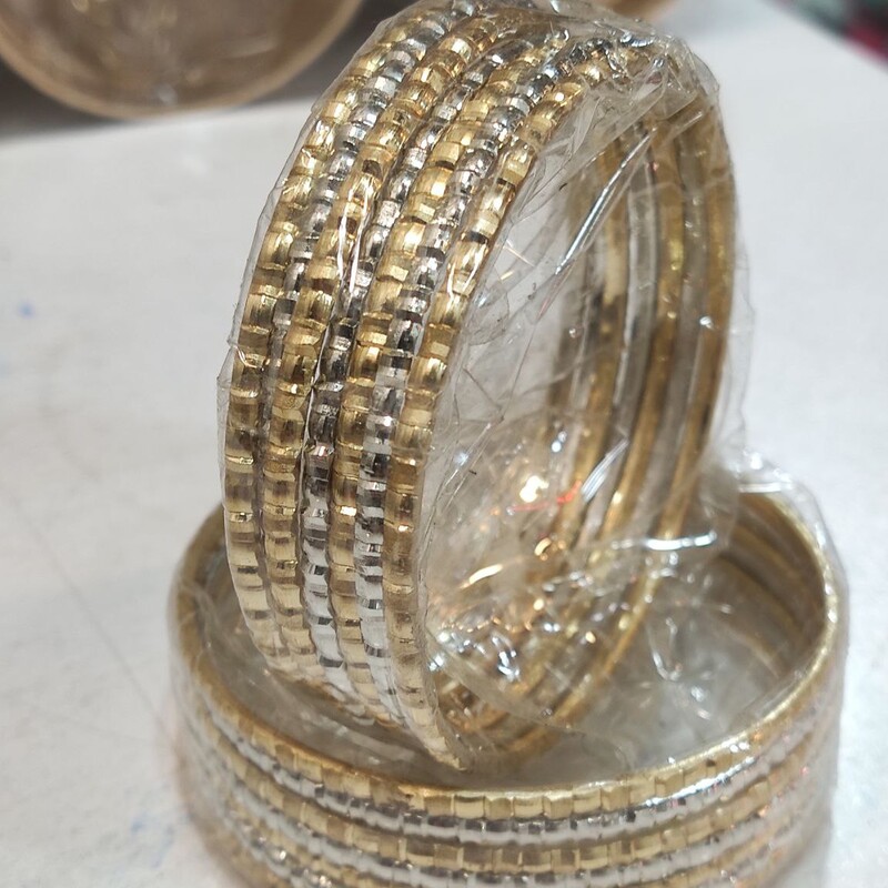 النگو طلا روس
سایز بندی 2،3،4،5
   کپی طلا  
    با آبکاری طلا 