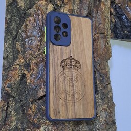 گارد چوبی با چوب طبیعی گردو   و حکاکی لگوی رئال مادرید مناسب موبایل سامسونگ a33