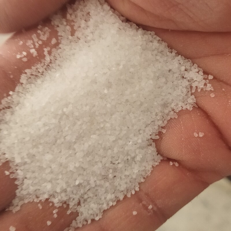 دل نمک مخصوص نمک پاش  وزن خالص بیست وچهار کیلو دانه صدفی دارای خلوص 99.2مناسب برای مصرف بیماران دارای تیروئید پر کار