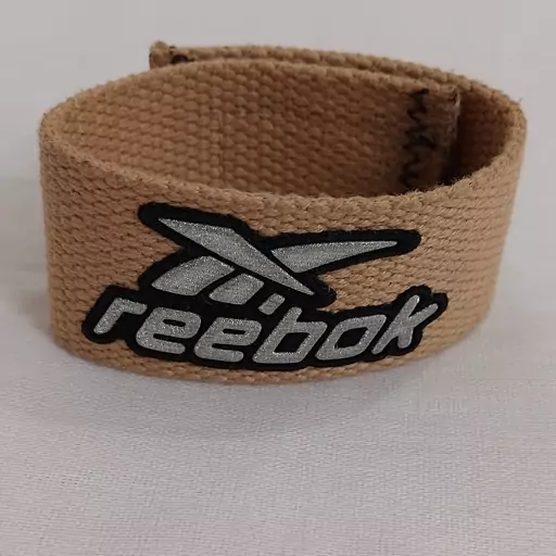 دستبند یا مچ بند اسپرت ورزشی طرح ریبوک reebok مدل چسبی رنگ کرمی اکسسوری زنانه مردانه