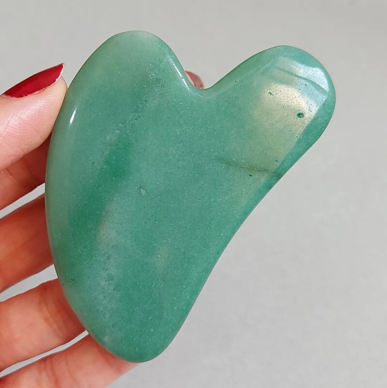 گواشا سنگ اونتورین سبز  برای ماساژ و لیفت صورت و گردن و جذب کرم و سرم ها مدل قلبی 