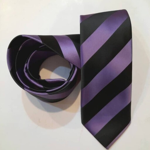 کراوات مردانه سایز بزرگسال طرح  راه دار بنفش و مشکی فوق العاده خاص با قیمتی استثنایی