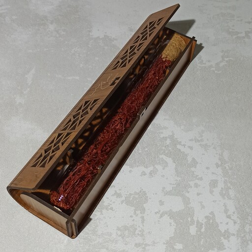 جعبه چوب پنبه دار به همراه یک مثقال زعفران سوپر نگین سارنیا