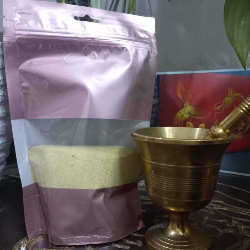 ارد سوخاری تهیه شده از ادویه هندی و سبوس گندم و برنج کنجد اسیاب شده