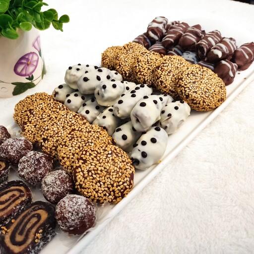 محصولات خرمایی،  سوغات بوشهر،  خرما شکلاتی،  ترافل کنجدی،  رولت خرما،  حلوا خرمایی،  رنگینک