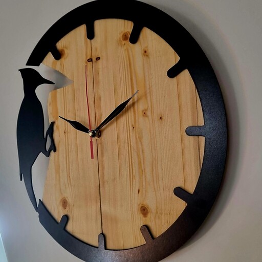 ساعت دیواری دستساز چوبی طرح دارکوب قطر 35