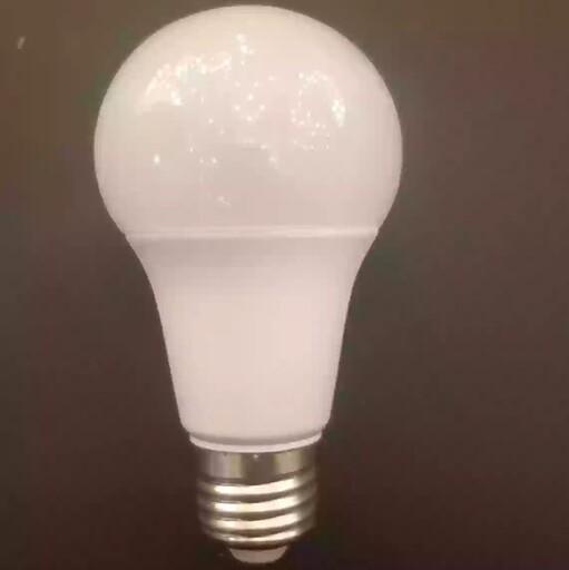 لامپ  کم مصرف 12 وات(هزینه ارسال برعهده مشتری است و بصورت پس کرایه ارسال میشود)
