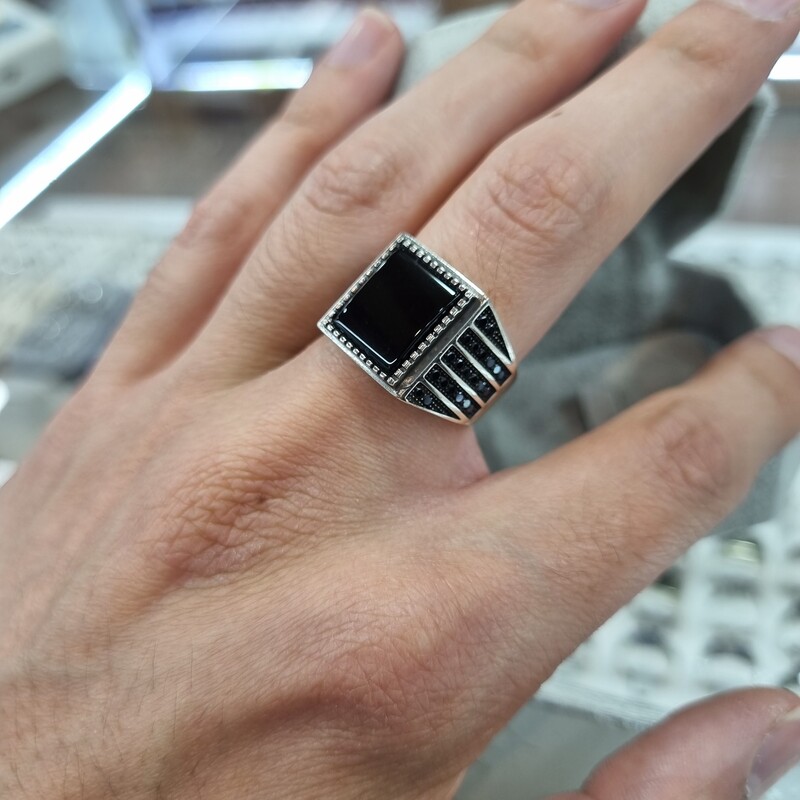 انگشتر نقره مردانه سواروسکی با سنگ عقیق مشکی عیار استاندارد 925