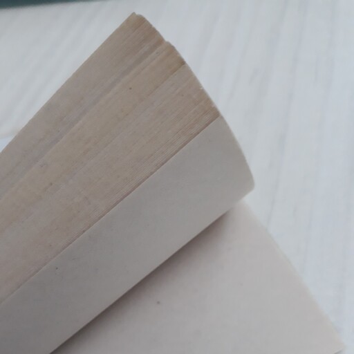 کاغذ کاهی 5 کیلو گرمی اندازه  38×38 برای کف قفس پرندگان جهت سهولت در تمیزی و بهداشتی بودن