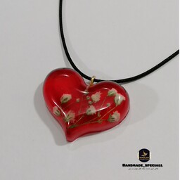 گردنبند رزینی گل طبیعی جاودان طرح قلب قرمز(دستساز) خاص ترین دست سازه های چوب و رزین هدیه خاص و ماندگار 