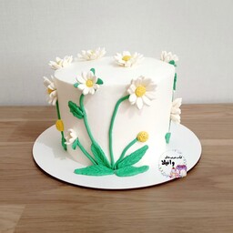 کیک تولد با طرح گل های بابونه کیک خانگی وانیلا 