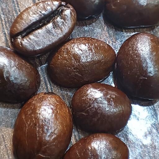 دانه قهوه 100 درصد روبوستا ویتنام با رست مدیوم در بسته بندی 1 کیلویی 