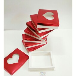 جعبه شیرینی آجیل و کادوقلبی  لبه دوبل با درب قلبی قرمز  آینه ای ابعاد داخلی 20 در 15 با ارتفاع 5