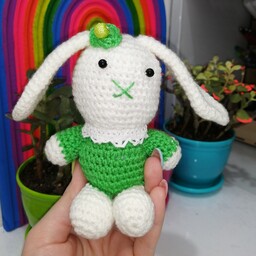 عروسک خرگوش بافتنی دست بافت سبز سفید 
