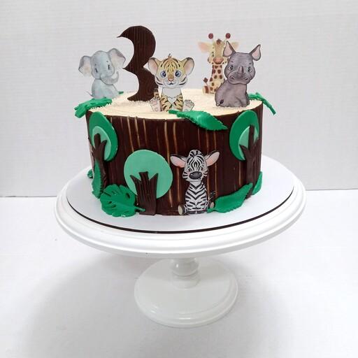 کیک 2کیلویی وانیلی تم حیوانات با فیلینگ ویژه(3لایه فیلینگ موز،گردو و شکلات چیپسی )