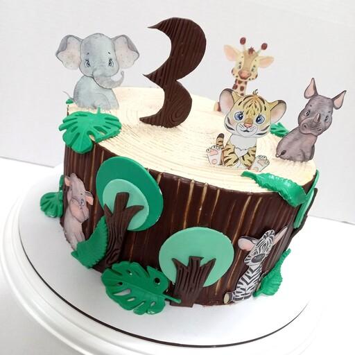 کیک 2کیلویی وانیلی تم حیوانات با فیلینگ ویژه(3لایه فیلینگ موز،گردو و شکلات چیپسی )