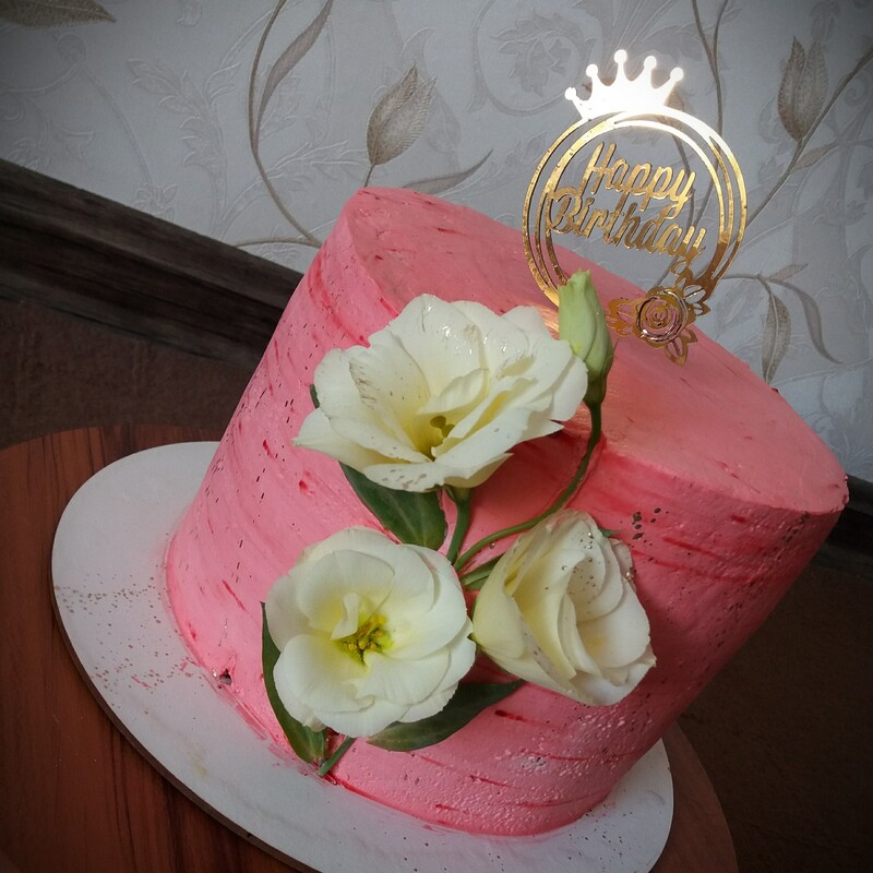 کیک تولد خامه ای تزیینات گل طبیعی(خانگی) ...انواع کیک با طرح دلخواه شما
