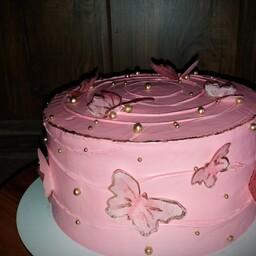 کیک تولد  خامه ای پروانه ای(خانگی)با فیلینگ موز و گردو انواع کیک تولد قابل سفارش باطرح دلخواه شما 