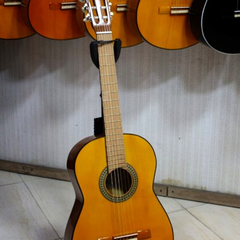 گیتار یاماها c70مدل F3