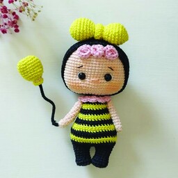 دختر زنبوری قلاب بافی. ی دختر ناز و خوشکل حدود قد 20 سانت. رنگ لباسهای دخترمون عین زنبوره برا همین این اسمو براش گذاشتیم
