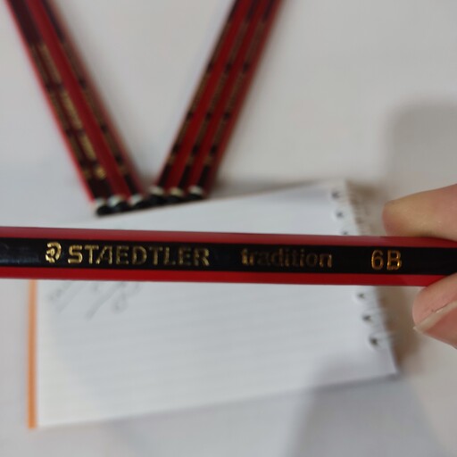 مداد طراحی درجه یک و با کیفیت B6 استدلر