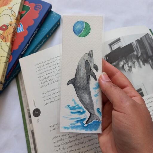 بوک مارک یا نشانگر کتاب مقوایی نقاشی شده با آبرنگ لمینیت شده طرح دلفین 