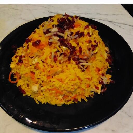 هویج پلو( شیرین پلو) خانگی(500)گرم  ّا کیفیت عالی و درجه 1 با برنج ایرانی اصلا شیرین نیست و طعم بسیار لذیذی داره