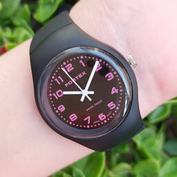 ساعت اسپرت فرتکس مشکی رنگ با اعداد صورتی موتور ژاپن ساعت ویژن