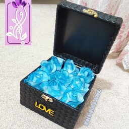 باکس گل مصنوعی صندوقی مشکی با رز های آبی هدیه جعبه کادو سوپرایز