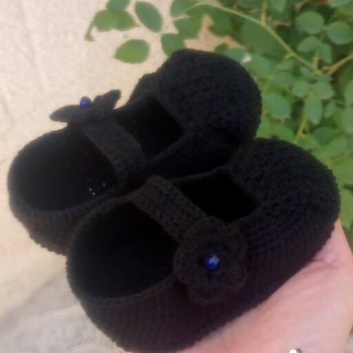 کفش دست بافت محرمی دخترانه مناسب برای نوزاد یک ساله   