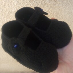 کفش دست بافت محرمی دخترانه مناسب برای نوزاد یک ساله   