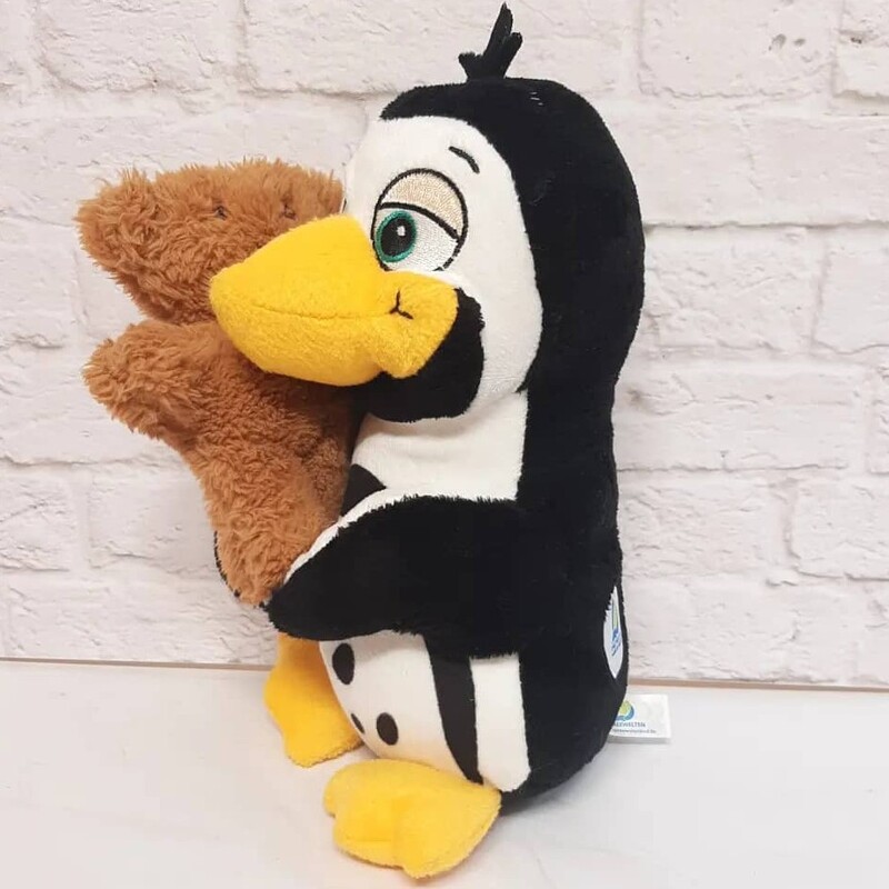 عروسک پنگوئن مهربون محصول کشور آلمان و 30 سانتی چشمهای گلدوزی
