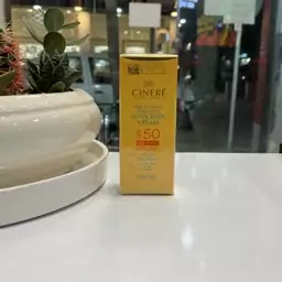 کرم ضد آفتاب SPF 50 بدون رنگ سینره 
مناسب پوست های چرب و جوش دار