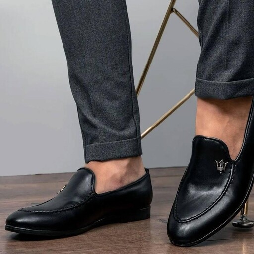 کفش چرم مردانه اداری رسمی سبک اسپرت درجه یک رنگ مشکی طرح مازراتی قیمت مناسب باکیفیت عالی مشهد کفش باسلام ارسال رایگان 