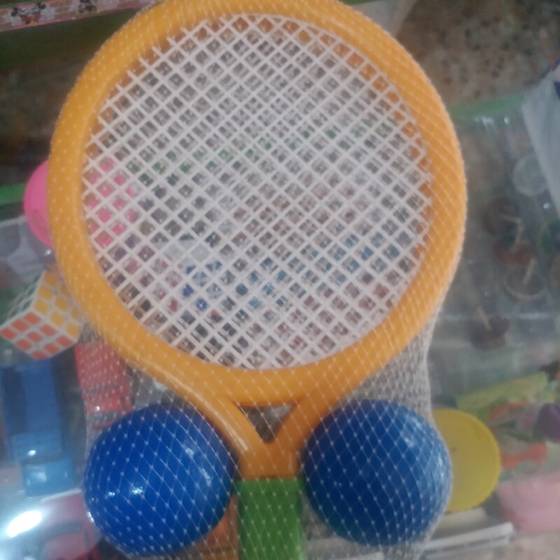 راکت تنیس پلاستیکی با رنگ بندی مختلف و دو عدد توپ 