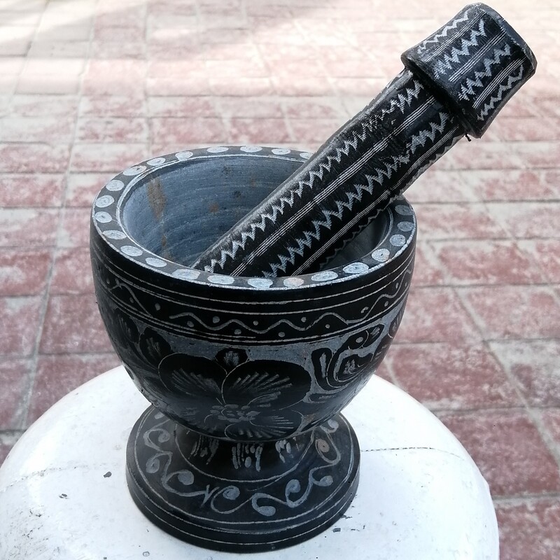 هاون پایه دار سنگی بزرگ قلم  کاری شده سوغات اصیل مشهد مقدس  