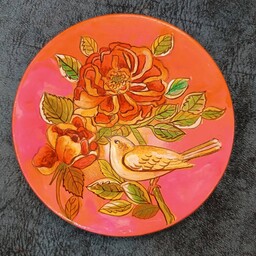 دیوارکوب سفالی  نقاشی شده با دست نقش گل و مرغ.