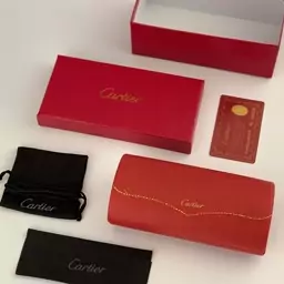 جلد و پک اصلی عینک برند کارتیه Cartier  اصلی همراه دستمال برند طبق تصویر