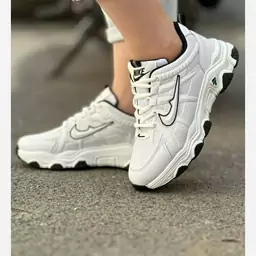 کتونی نایک لژدار سفید و مشکی زنانه دخترانه کفش ونس اسپرت اسپورت نایکی NIKE لژ دار شیک رانینگ ورزشی طبی سبک راحتی شصتسه