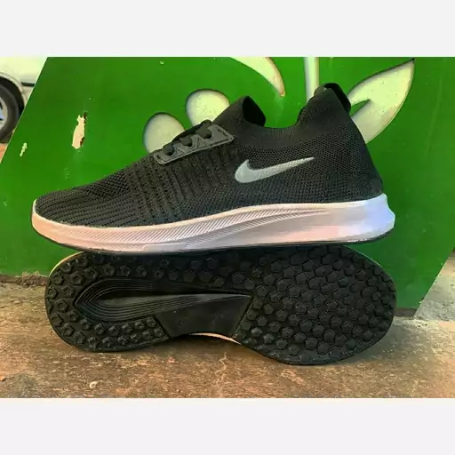 کفش اسپرت راحتی  Sketchers بند نمایشی  تزریق مستقیم  کفی طبی  سایز میانه 37تا40 مناسب برای استفاده روزمره  