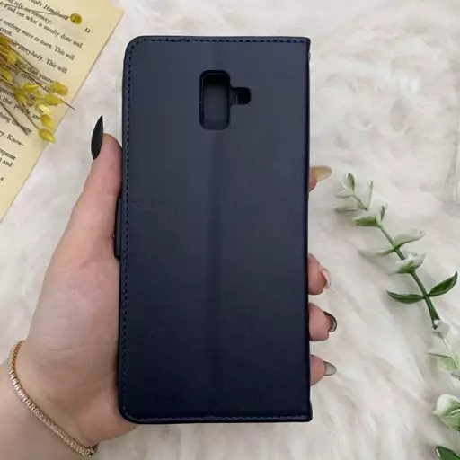 کیف گوشی Galaxy J6 Plus سامسونگ چرم مگنتی جاکارتی بند آویز دار محافظ لنز دار سرمه ای کد 15919