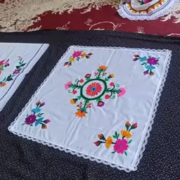 رومیزی رانر گلدوزی شده بادست 