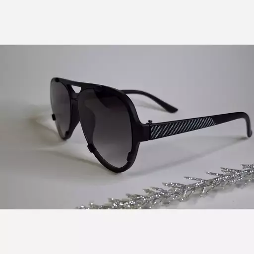 عینک آفتابی مردانه مشکی برند RAYBANری بن، خلبانی uv400،اشانتیون قاب زیپی،دستمال،اسپری