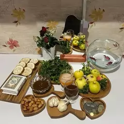 هفت سین چوبی با آینه پایه چوبی و رانر پارچه ای